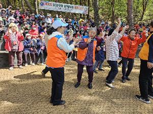 24/4  "어머님, 아버님, 늘 행복하세요!" - 제1회 호압사와 함께하는 경로잔치 참여