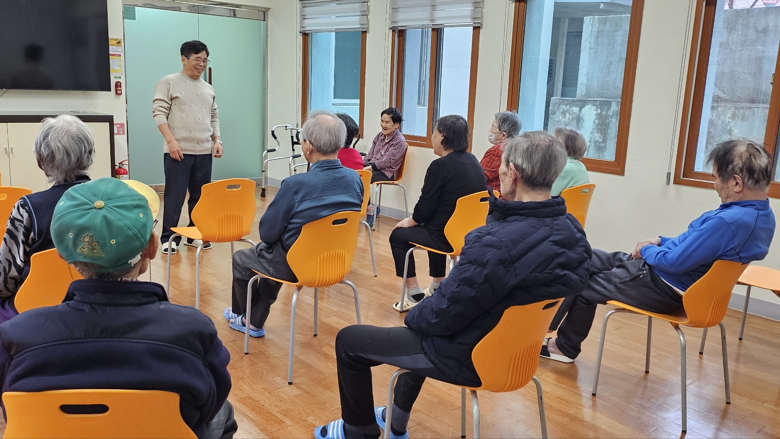 25/2 하하호호 웃음이 보약! 활력 넘치는 웃음치료 교실